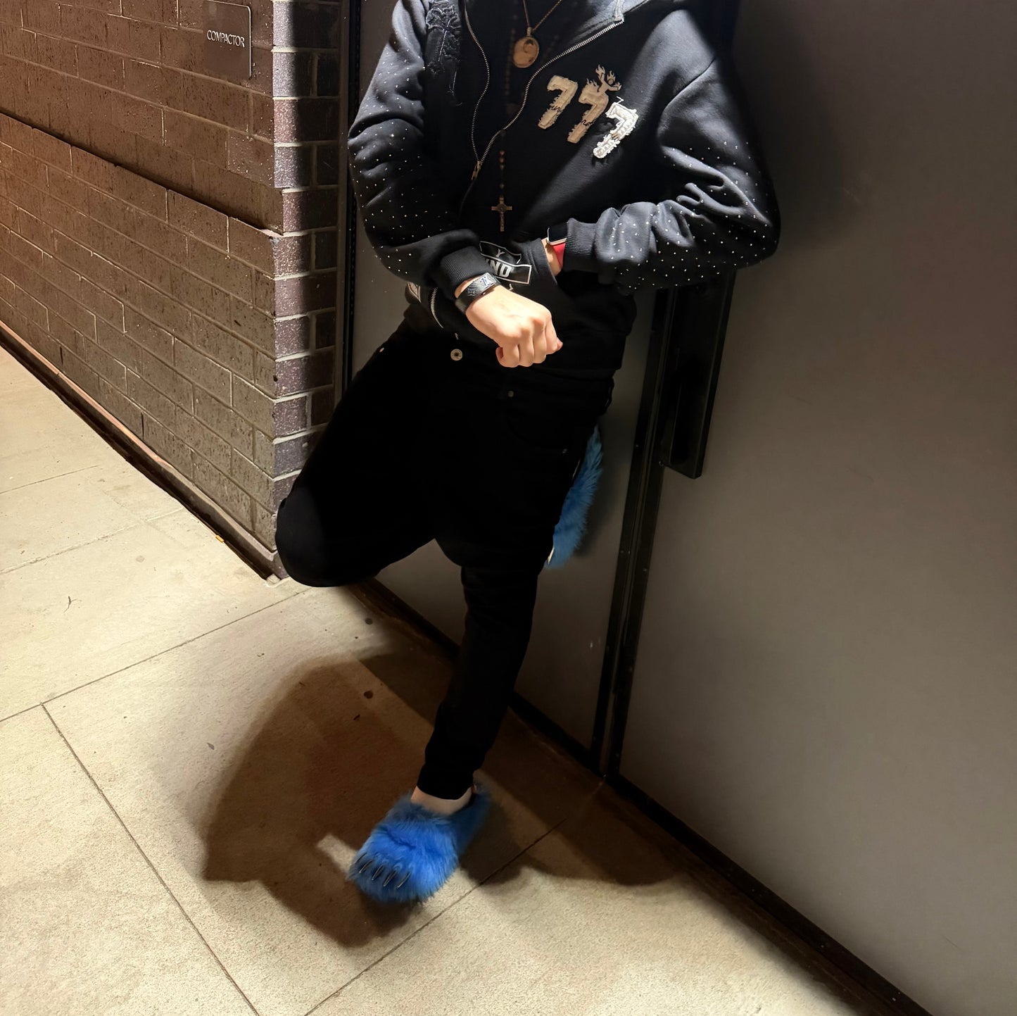 YND ANGLE 777 BLACK HOODIE