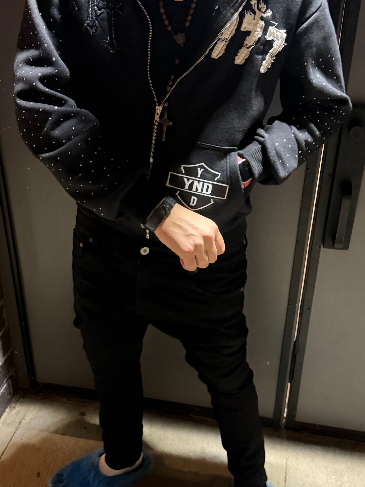 YND ANGLE 777 BLACK HOODIE
